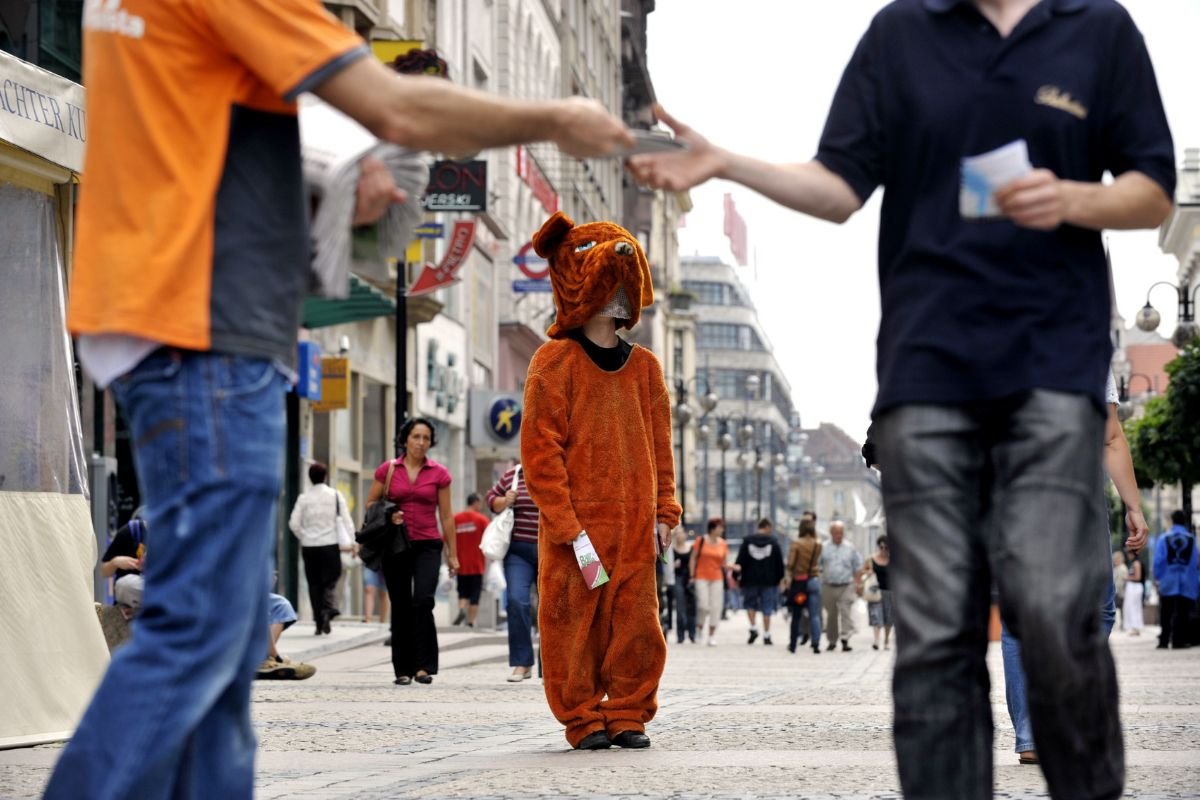 Młodzi nie mogą zarabiać zbyt dużo, bo ich rodzice zapłacą za to wyższy podatek.