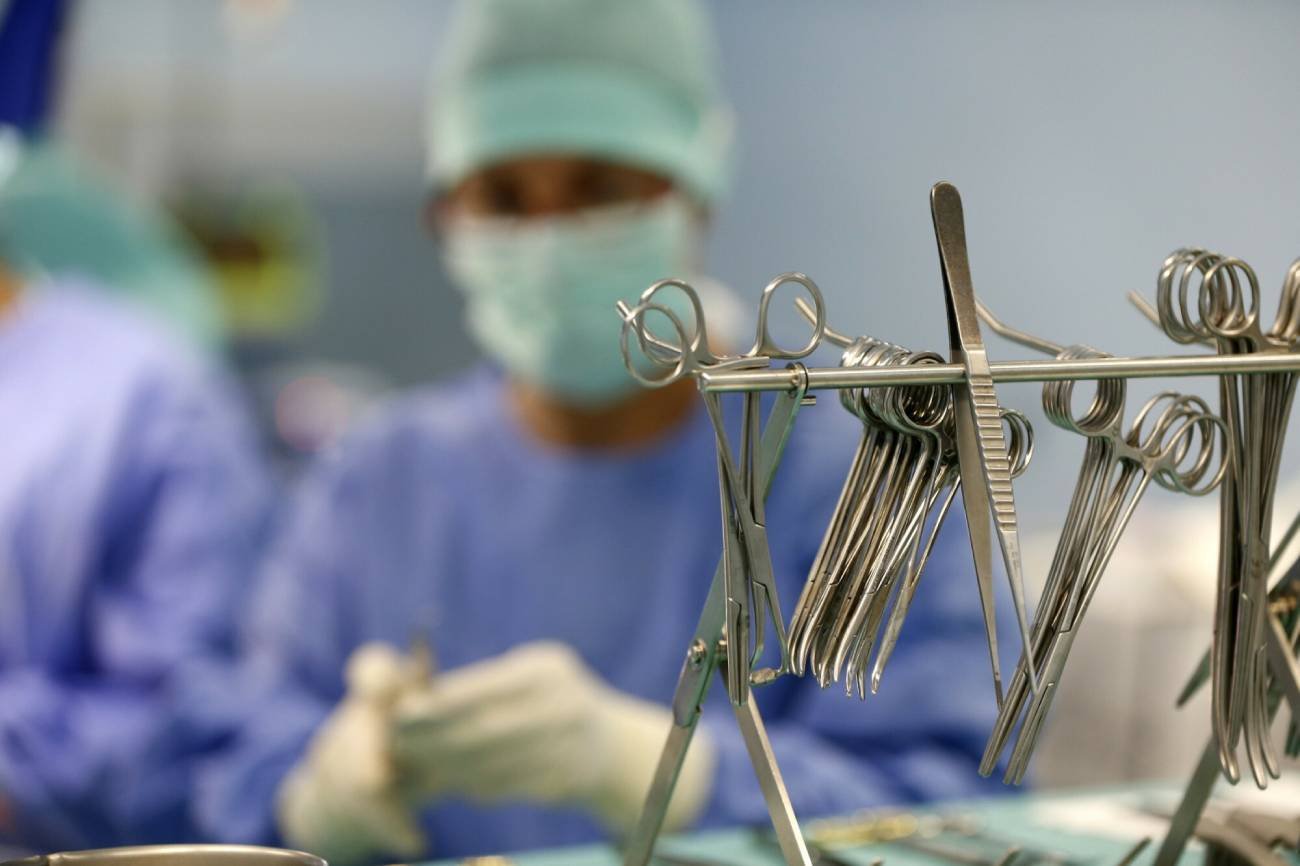 Narzędzia chirurgiczne w szpitalu.