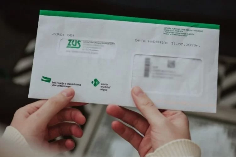ZUS zakwestionował prawo do zasiłku dla kobiety leczącej kręgosłup po wypadku.
