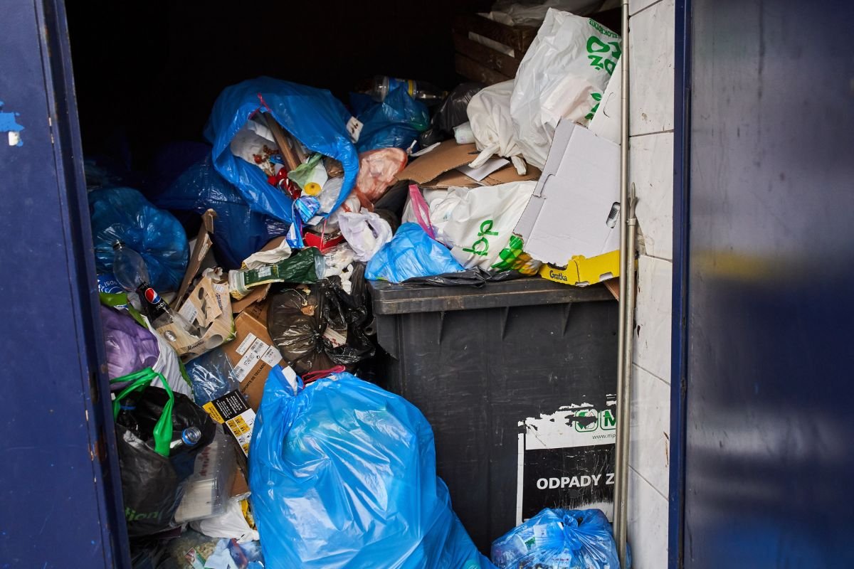 Polacy nie potrafią segregować śmieci. Zapłacą za to ogromne kary.