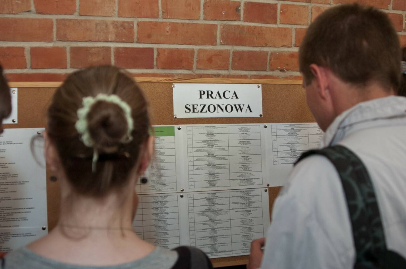 Kto najczęściej szuka dodatkowej pracy?