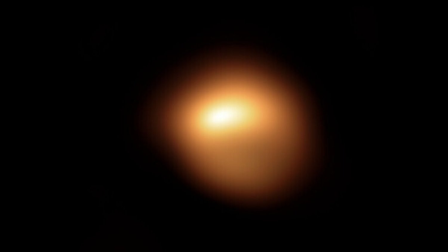 Betelgeza sprawia ostatnio astronomom masę kłopotów. Na najnowszym zdjęciu wydaje się... spłaszczona.