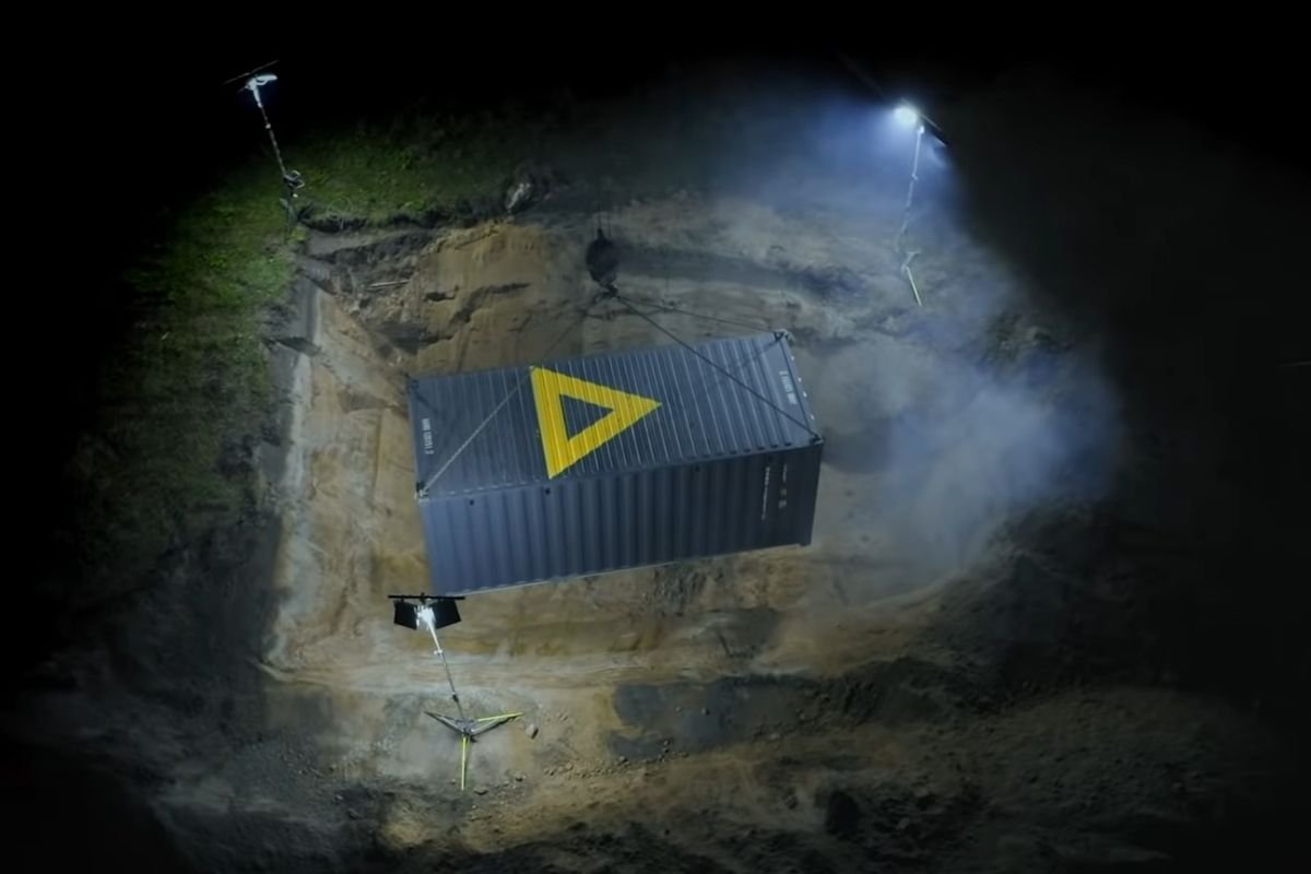 Czeski youtuber zorganizował konkurs, kto znajdzie zakopany samochód i pieniądze.