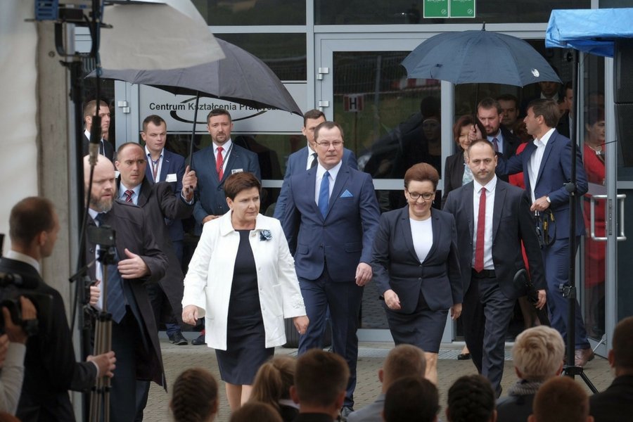 Premier Beata Szydło i minister edukacji narodowej Anna Zalewska na inauguracji roku szkolnego 2017/2018.