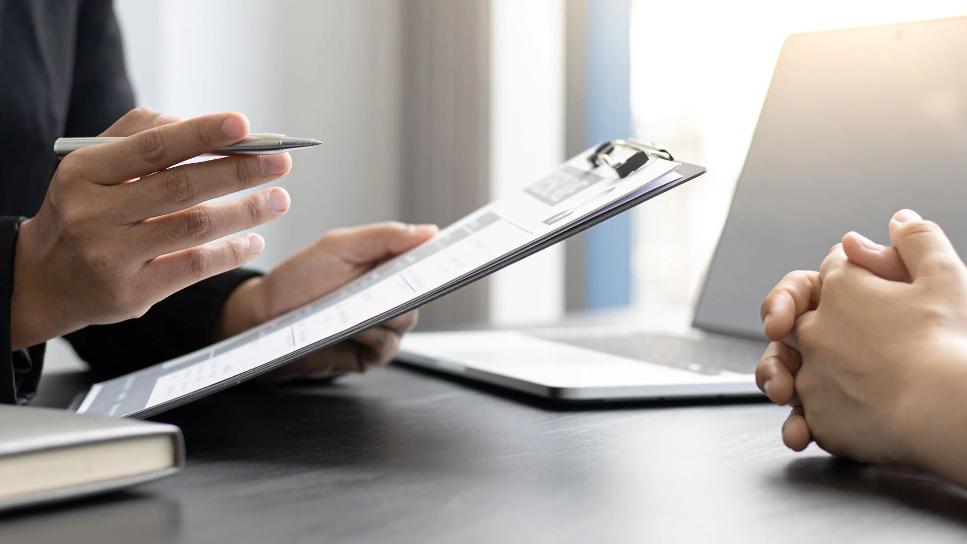 Rozmowa o pracę. Omawiamy wyniki badania o najpopularniejszych rzeczach wpisywanych na CV.