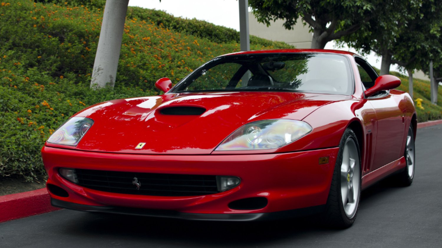 Ferrari niedługo całkowicie odzyska niezależność od Fiata i postanowiło podzielić się sukcesem z pracownikami. Każdy z nich dostanie na święta 5 tys. euro.