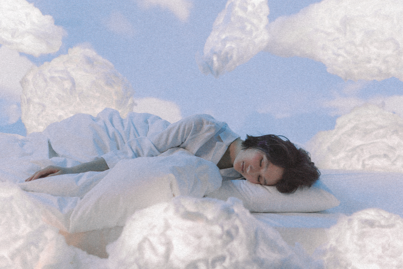 Koktajle nasenne i prześcieradła, które regulują temperaturę ciała. Tak zarabia się na śnie