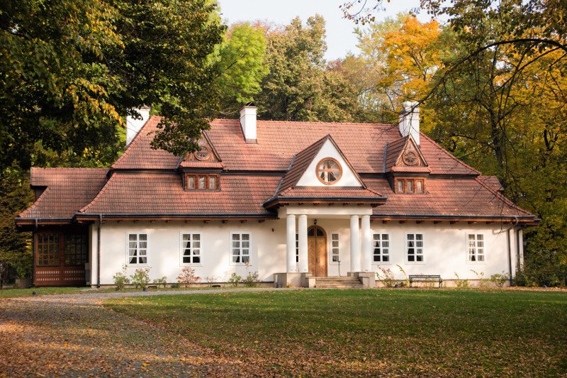 Teraz oprócz atrakcji turystycznych w postaci pałacu Czartoryskich, do podkarpackiej małej gminy Sieniawa zawita przemysł. W strefie, która powstała...na pastwiskach. I odniosła sukces.