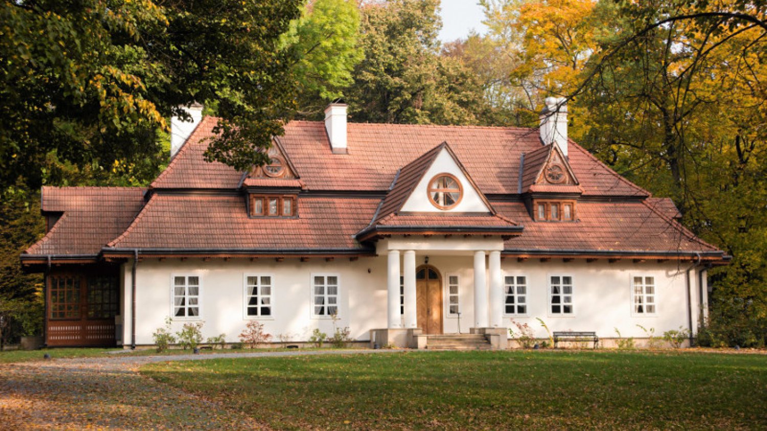 Teraz oprócz atrakcji turystycznych w postaci pałacu Czartoryskich, do podkarpackiej małej gminy Sieniawa zawita przemysł. W strefie, która powstała...na pastwiskach. I odniosła sukces.