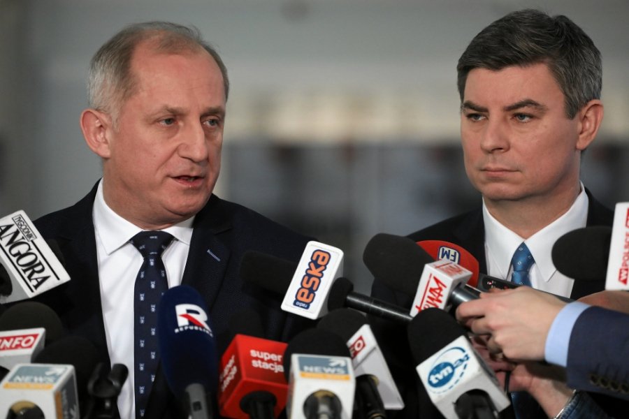 Platforma Obywatelska uruchamia kampanię na temat "afer PiS". Na zdjęciu posłowie Sławomir Neumann i Jan Grabiec.