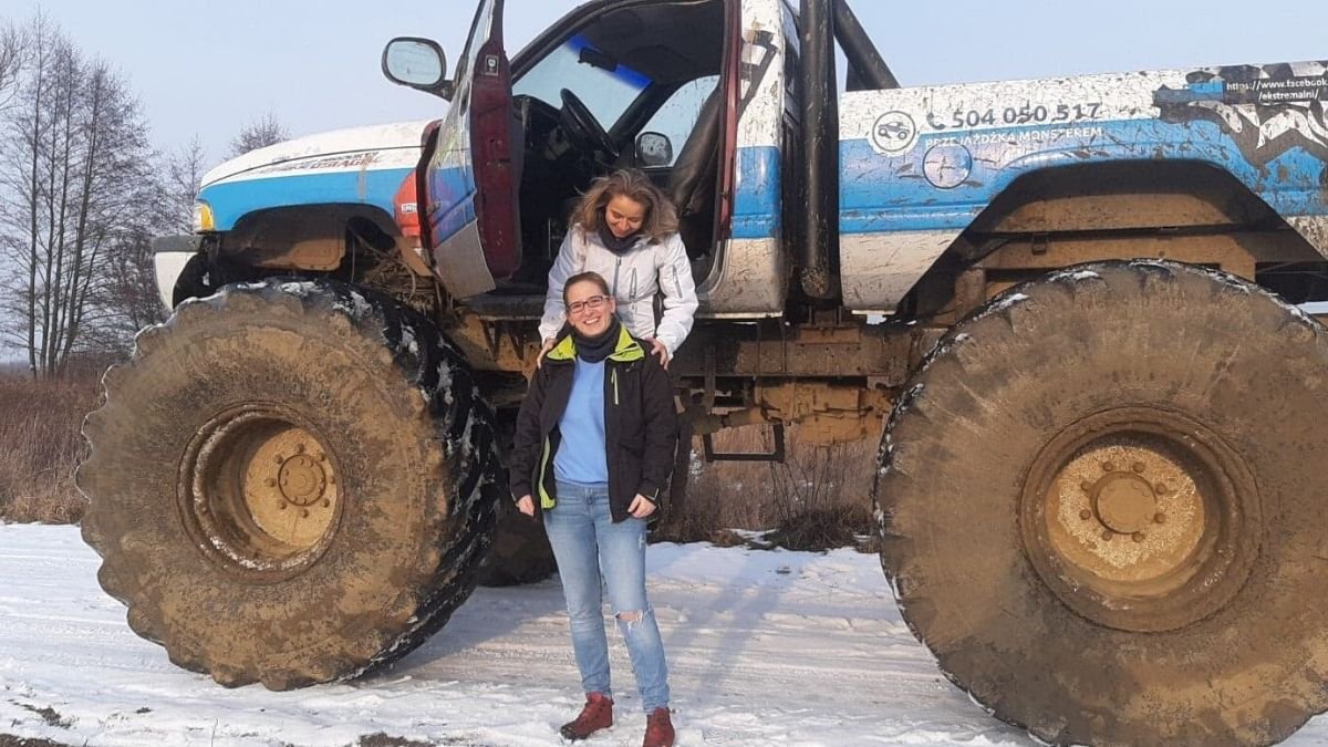 Kasia Rzepczyńska przez ponad dekadę pracowała w banku. Dziś buduje monster trucki i oferuje klientom pełne adrenaliny przejażdżki "potworami".