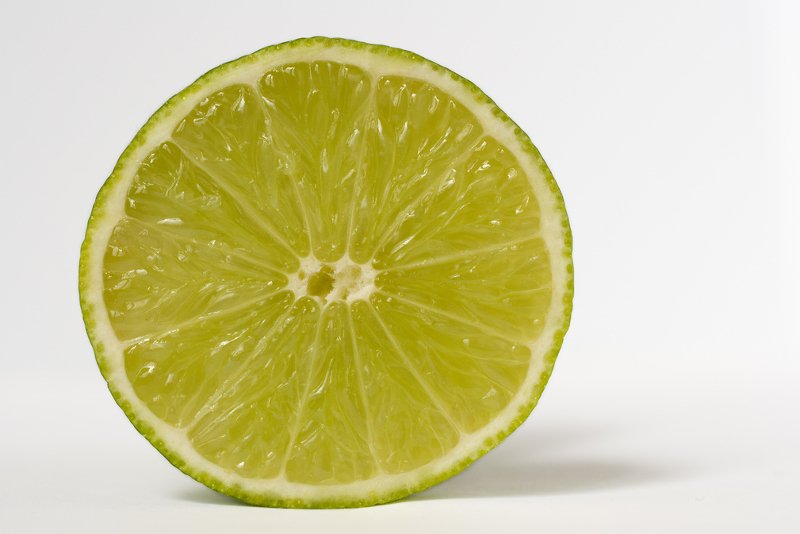 Naukowcy z amerykańskiej uczelni metodą inżynierii genetycznej udoskonali limonkę. Poprawiony przez nich owoc jest jeszcze zdrowszy!