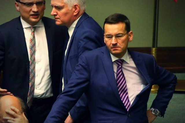 Mateusz Morawiecki twierdzi, że znajdzie pieniądze na budowę CPK. Tylko co z pracownikami?