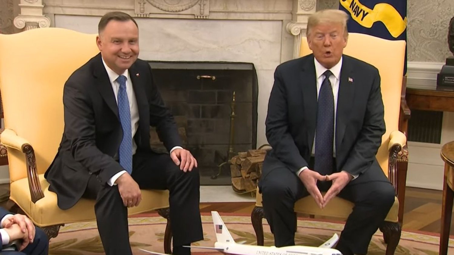Premier Morawiecki twierdzi, że dzięki Andrzejowi Dudzie do Polski płyną z USA miliardy dolarów.