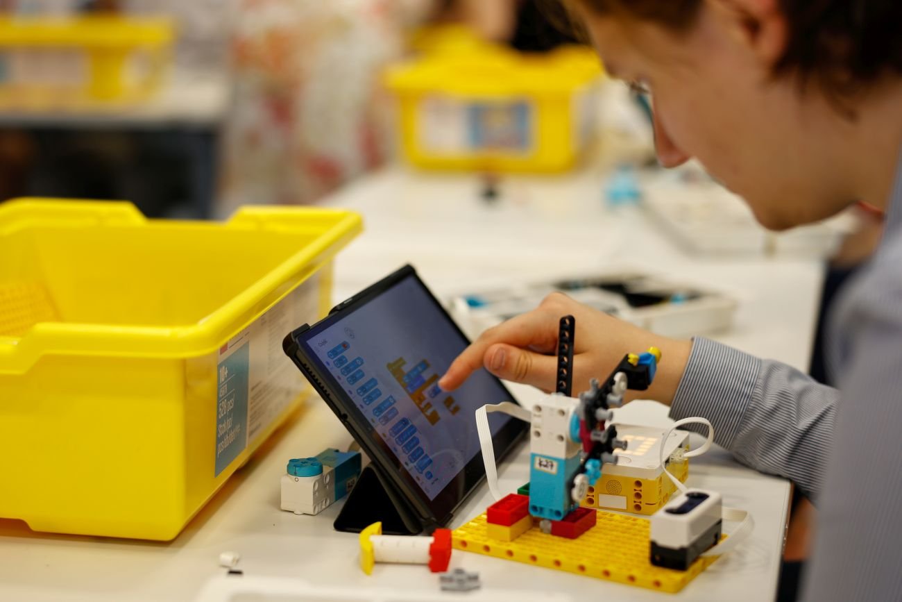 Różnorodność to siła. Trzeba jednak wdrażać ją z głową – umiejętnie i metodycznie w oparciu o wiedzę ekspertów i staranne przygotowanie. Inspiracją może być tu program zatrudniania osób neuroróżnorodnych w P&G przy wsparciu Fundacji asperIT