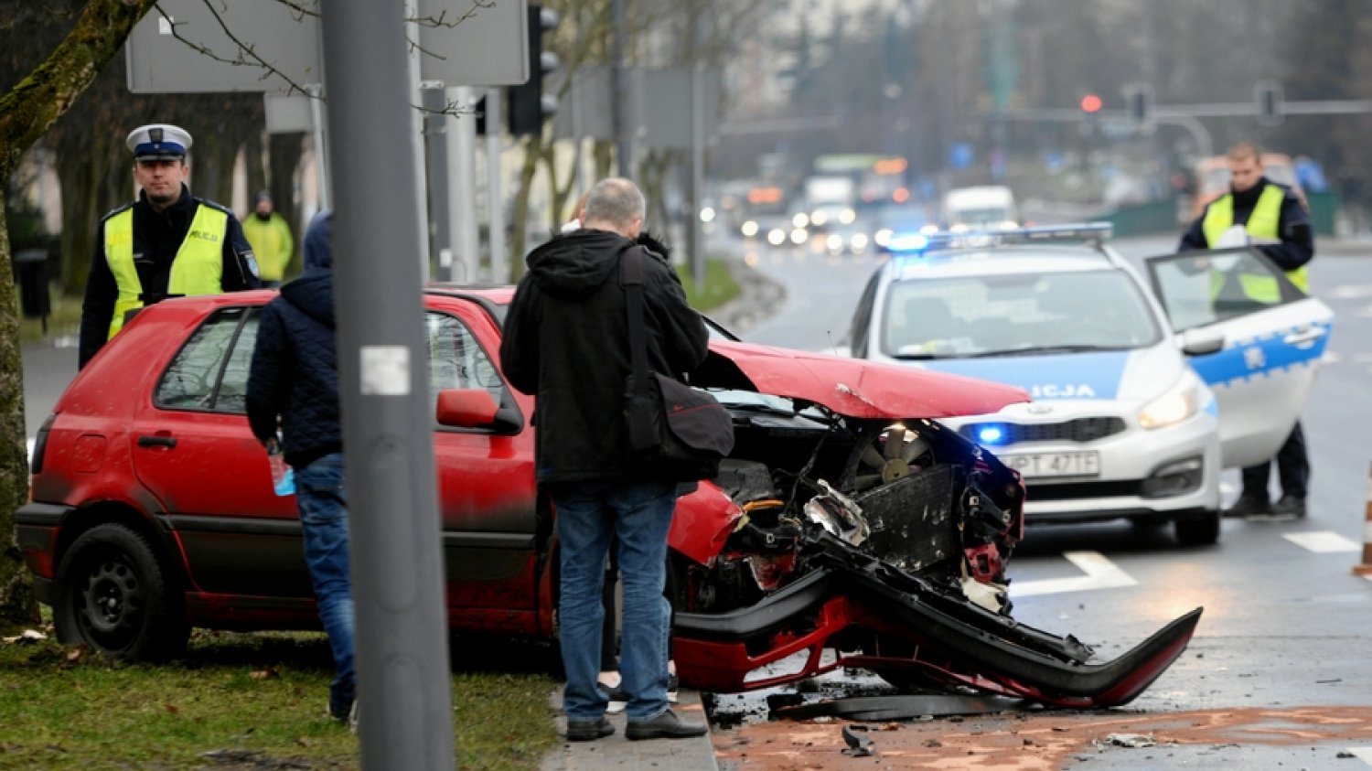Zaniżanie wartości auta przed wypadkiem i zawyżanie wartości wraku - to nagminna praktyka ubezpieczycieli.