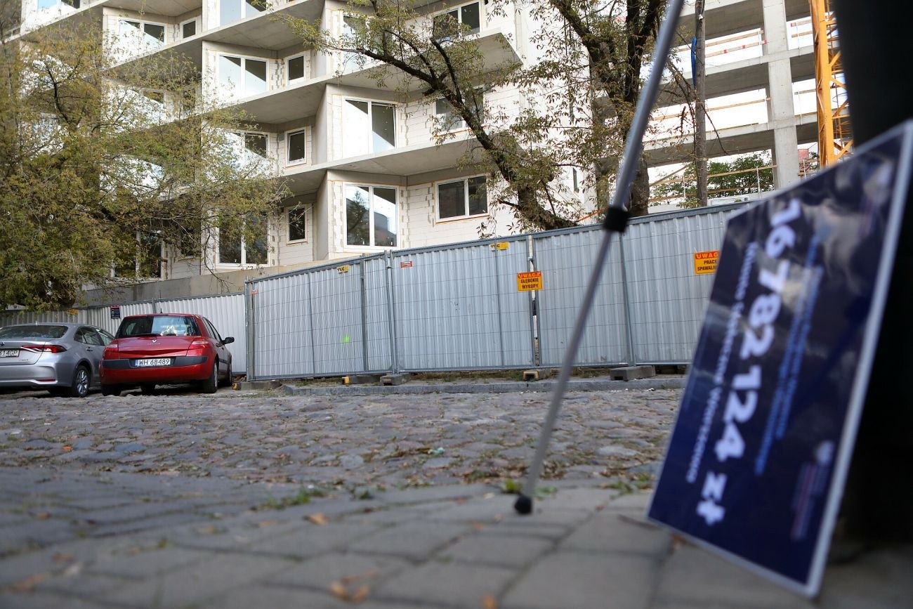 Krajowy Zasób Nieruchomości miał zbudować tysiące mieszkań. Zbudował 1 blok z 40 mieszkaniami...