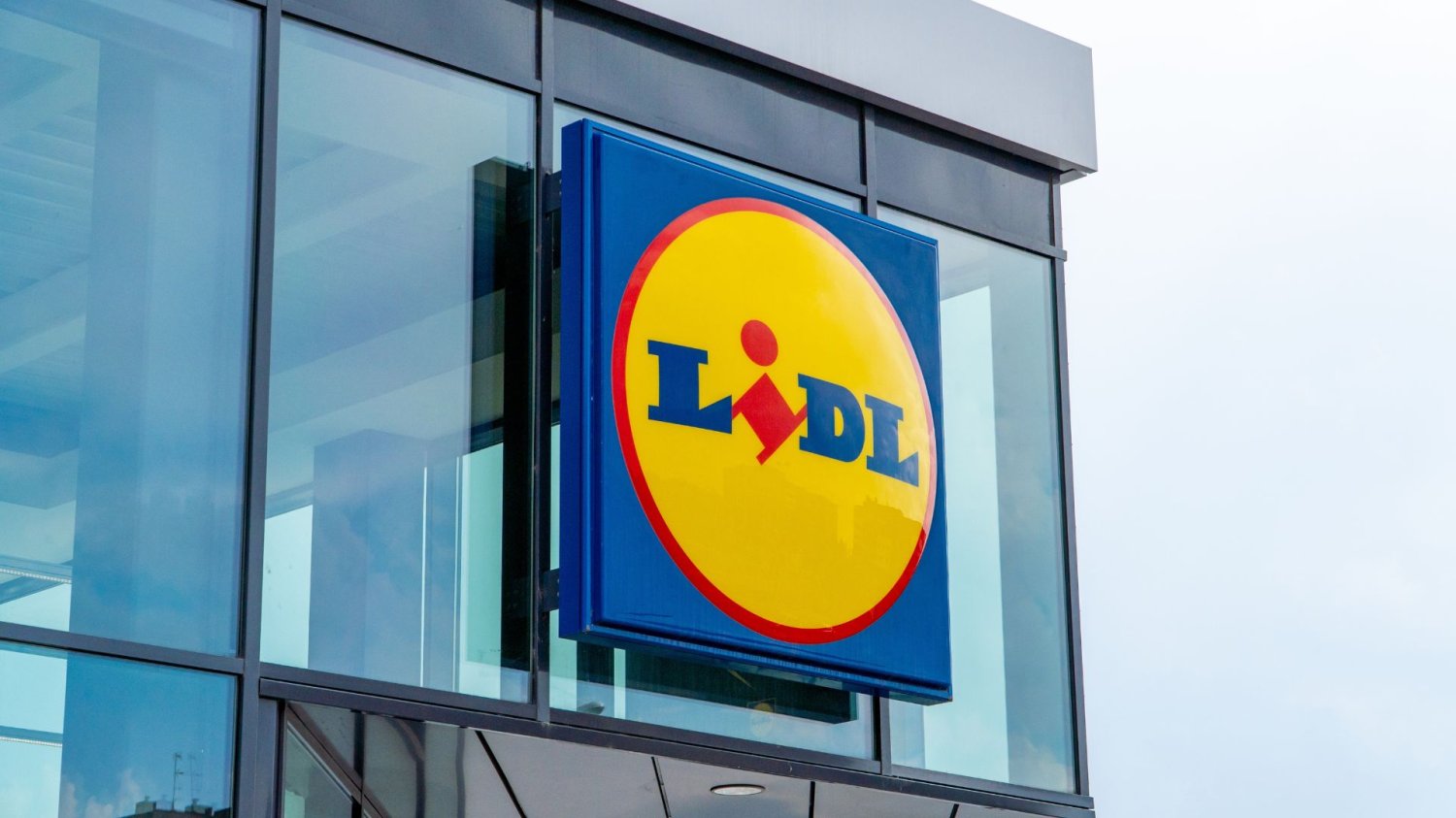 Lidl wprowadza zmiany w systemie kaucyjnym. Łatwiej odzyskasz pieniądze.