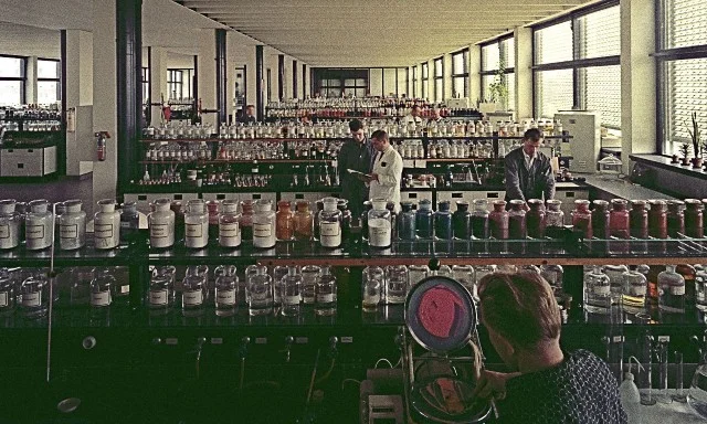 Potrzeby społeczeństwa od 1865 roku uległy zmianie - firma BASF i jej działania gospodarcze również się zmieniły. Innowacje i badania nadal pozostają kluczem do sukcesu