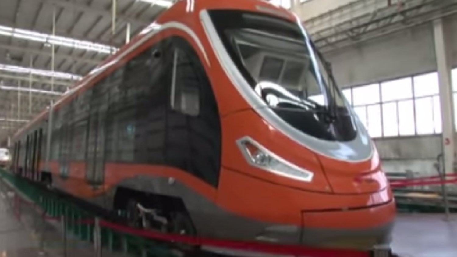 Chińczycy skonstruowali pierwszy na świecie tramwaj napędzany wodorem. Ma pomóc w walce z epidemią smogu.