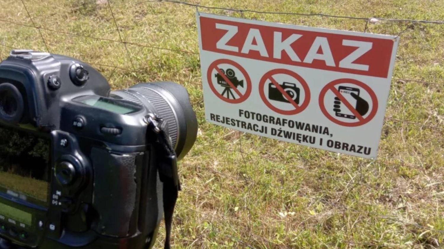 Tabliczka z zakazem fotografowania.