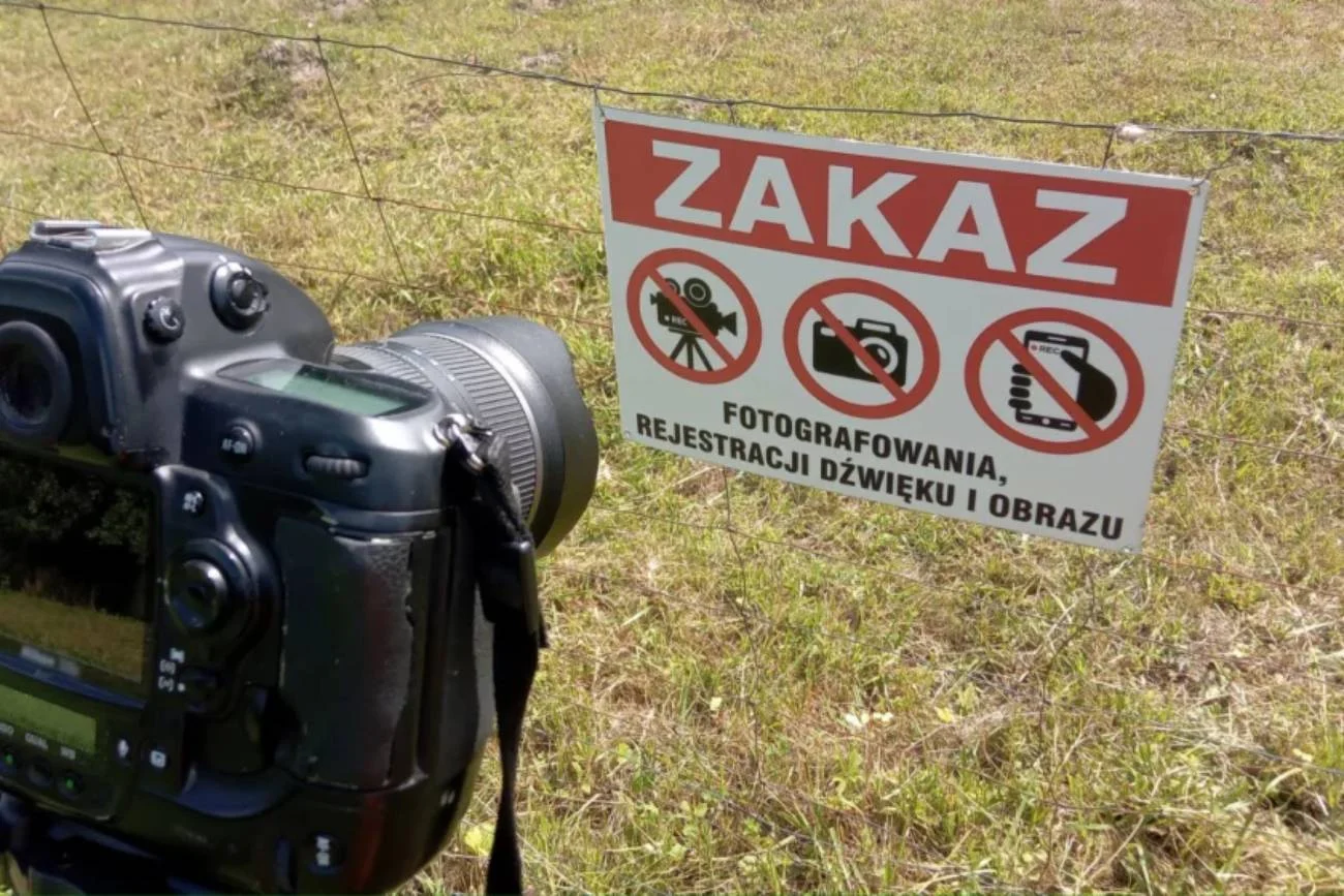 Tabliczka z zakazem fotografowania.