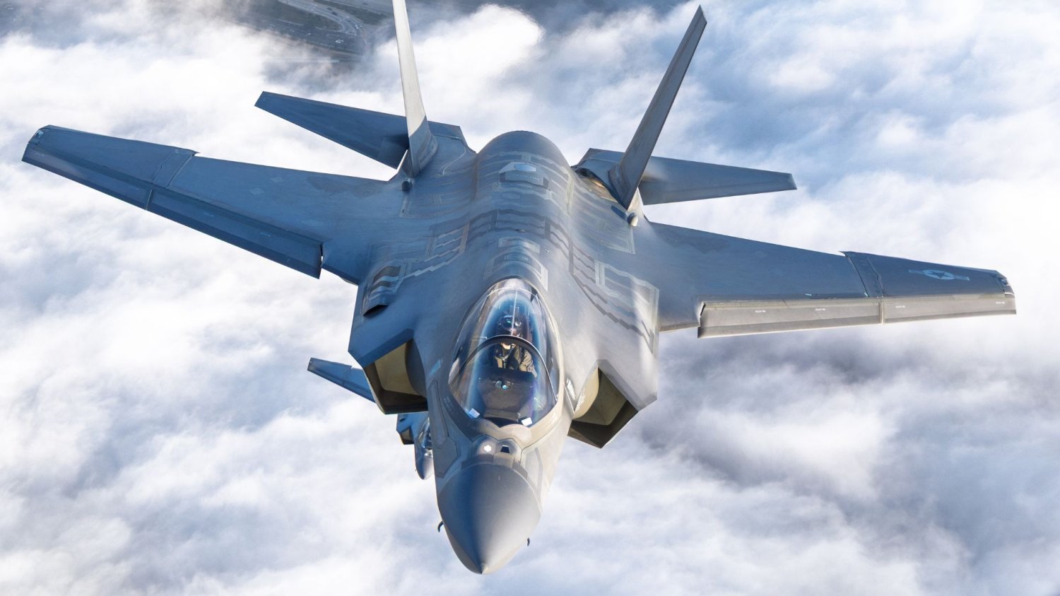 Mniej sprzętu bojowego z USA do Europy. Stany dokręcają śrubę NATO Amerykański F-35.