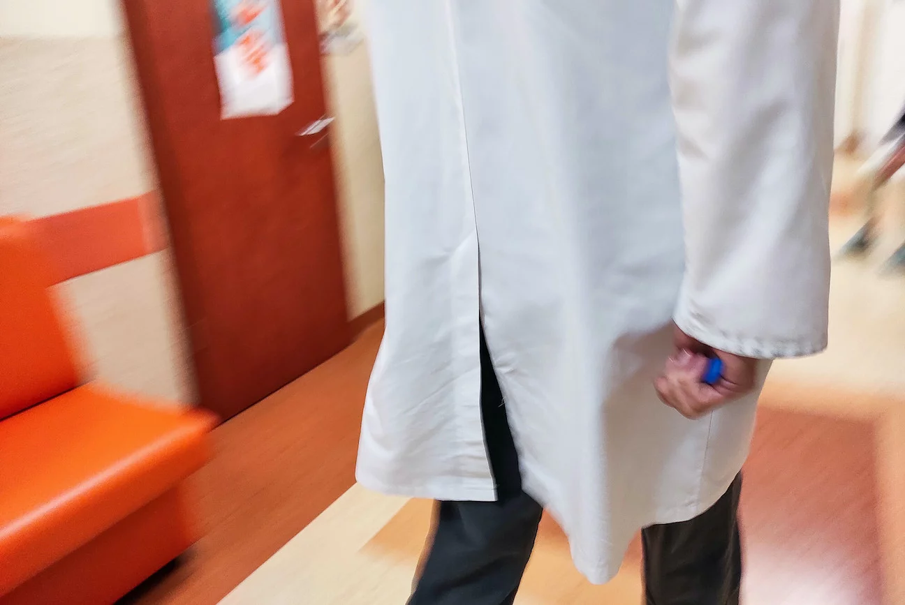 Lekarze ponoszą odpowiedzialność karną za błąd medyczny tylko w najbardziej drastycznych i oczywistych przypadkach. Ofiarom błędu medycznego zazwyczaj pozostaje dochodzenie swoich praw na drodze cywilnej.