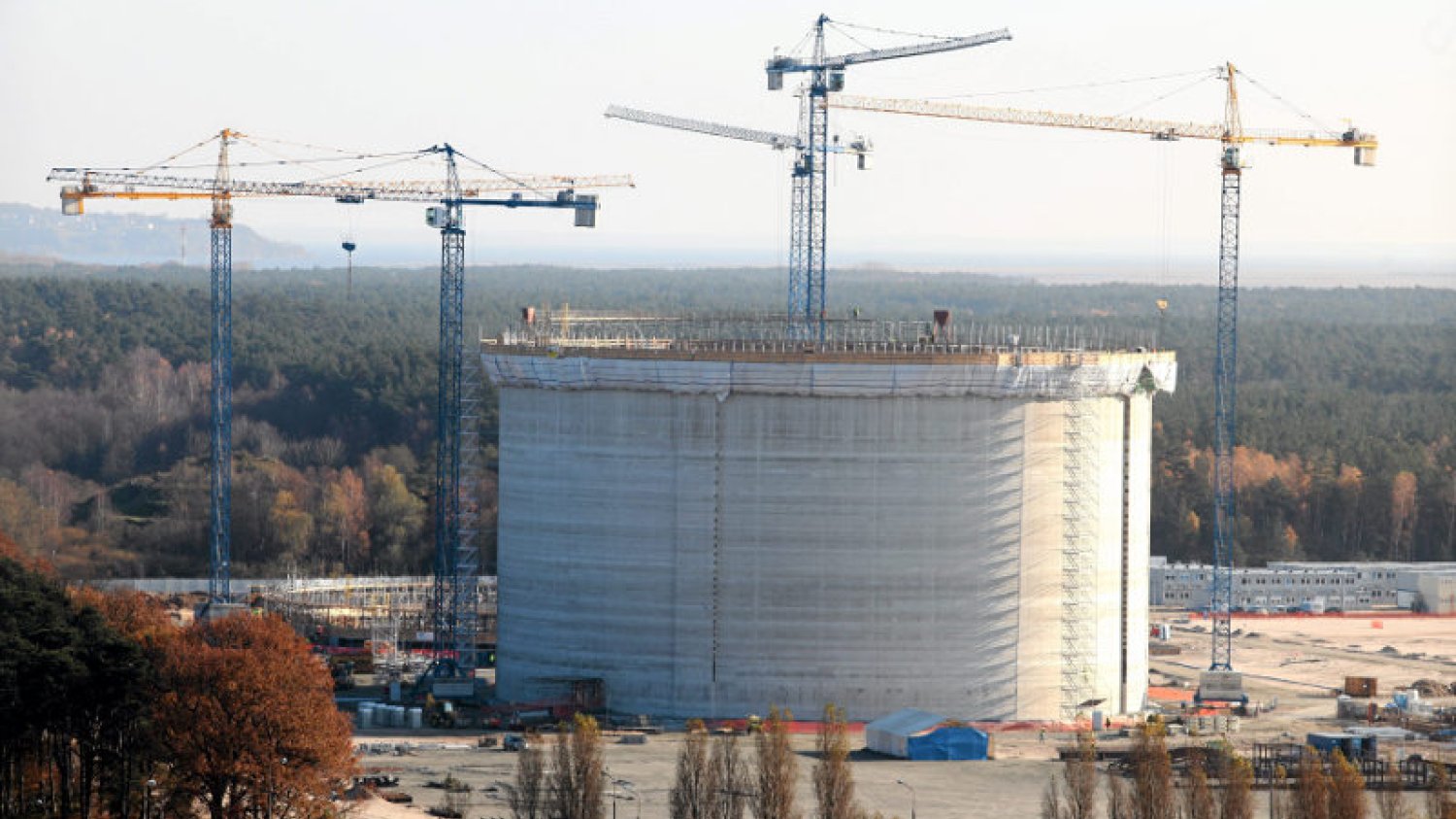 Terminal LNG w Świnoujściu ma być gotowy w lipcu 2015 roku