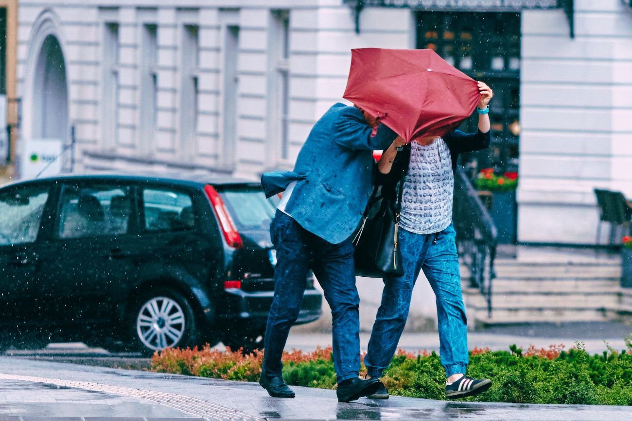 Nie czekaj na alert RCB. Te darmowe aplikacje pokazują, gdzie jest burza