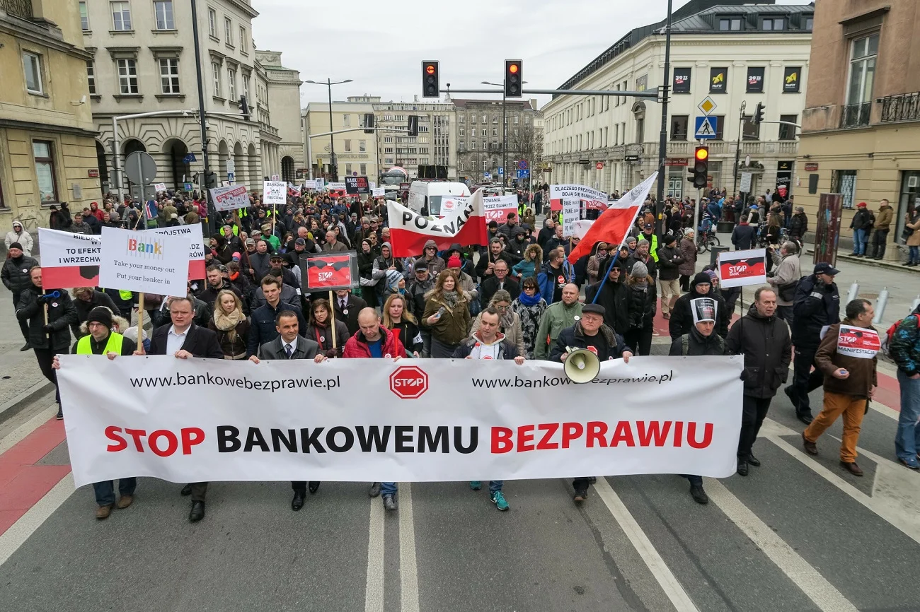Prokuratorzy mieliby pomóc w starciu z bankami.