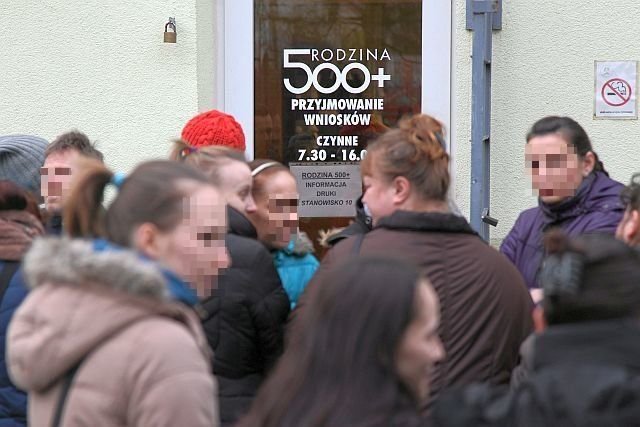 Przekroczenie progu dochodowego nieważne, 500+ się należy - uznał sąd. O ile można przekroczyć kryterium dochodowe, by otrzymać 500 plus?