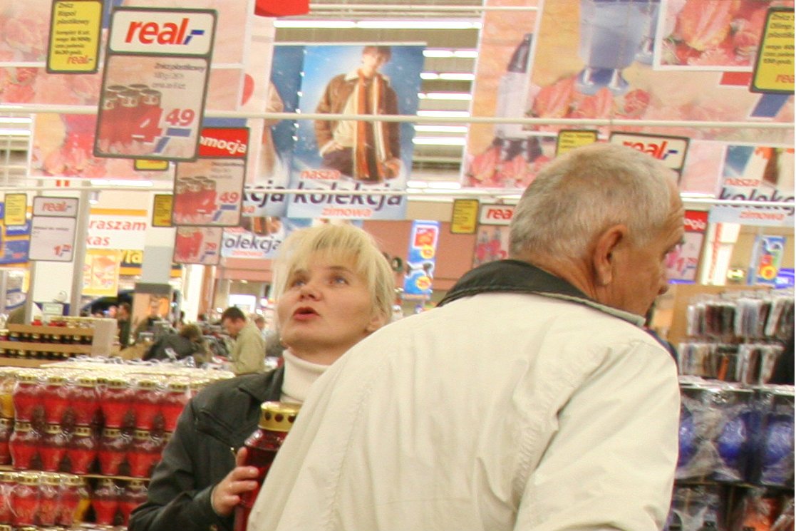 W tym sezonie popularne są m.in znicza w kształcie serca, ale te klasyczne są nadal chętnie kupowane