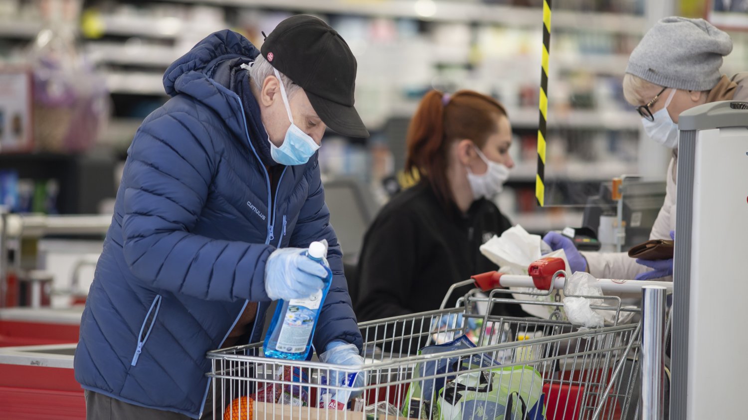 Seniorzy nie chcą godzin dla seniorów. "To dyskryminacja!" - twierdzą niektórzy.