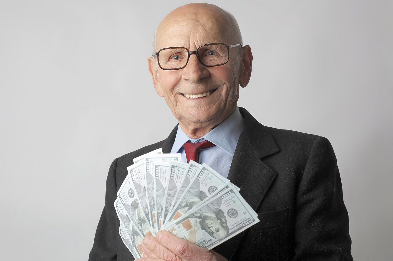 Bogaci emeryci żyją znacznie dłużej niż biedniejsi