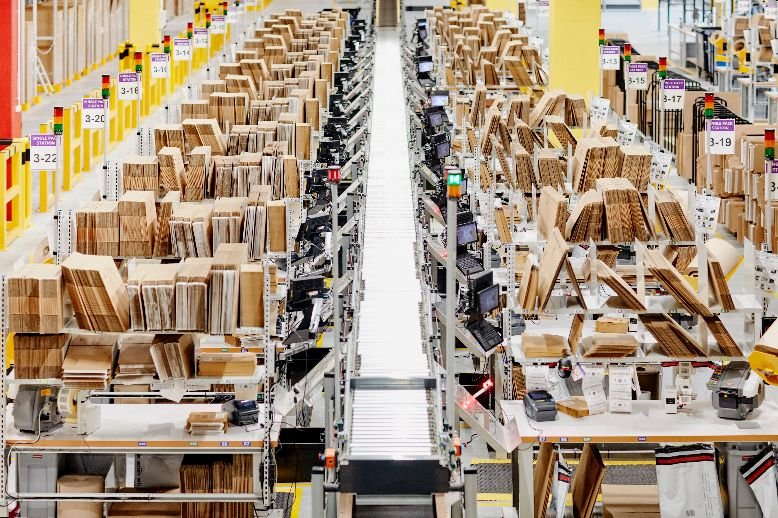 Amazon otwiera dwa nowe centra logistyczne. Łącznie zatrudnienie znajdzie w nich 2 tys. osób.