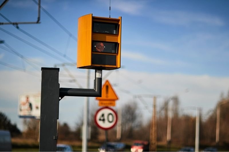 Ministerstwo Infrastruktury chce, aby w razie niewskazania sprawcy mandat z fotoradaru płacił właściciel pojazdu.