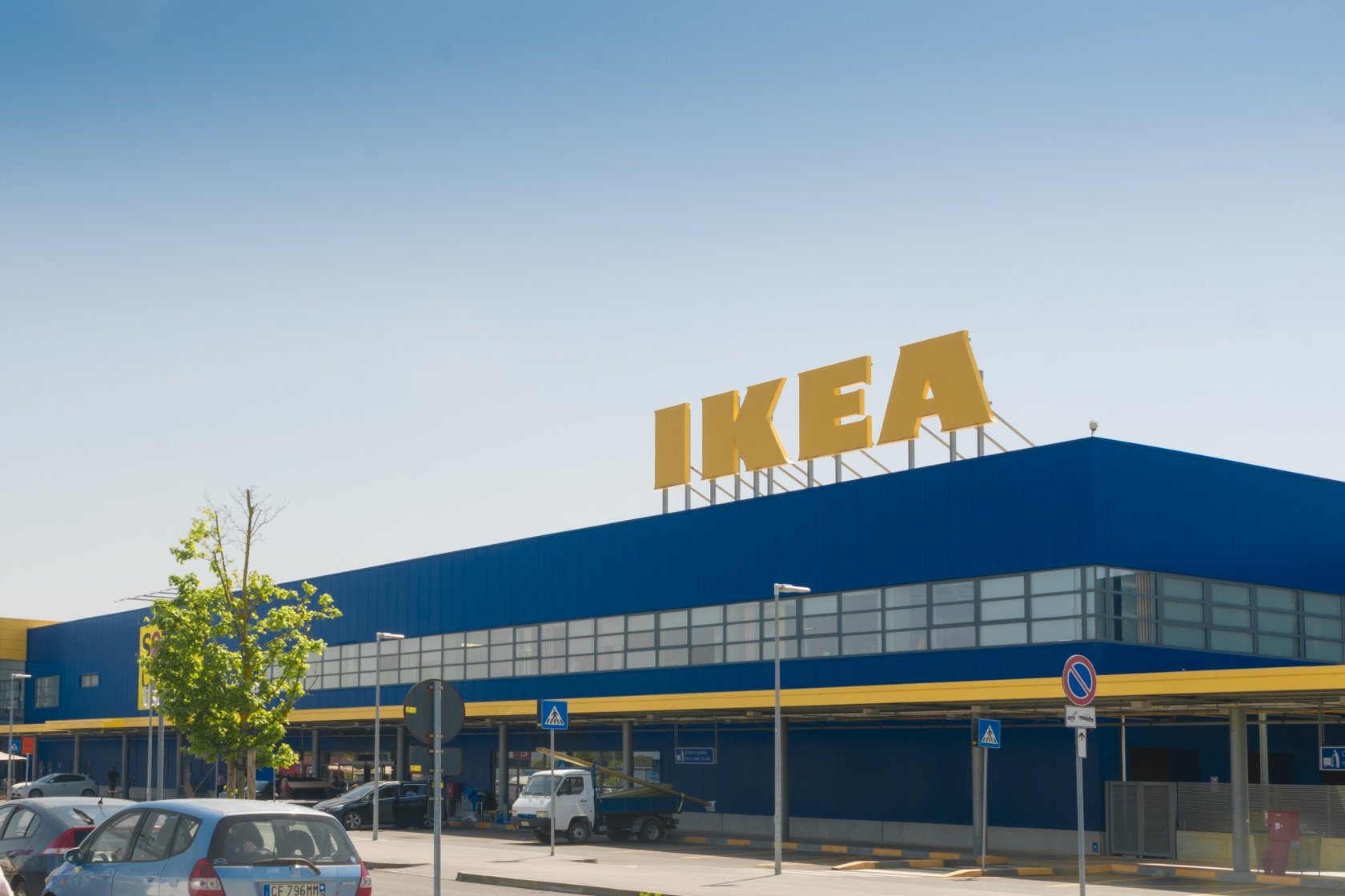 Szczepienia w IKEA w Izraelu.