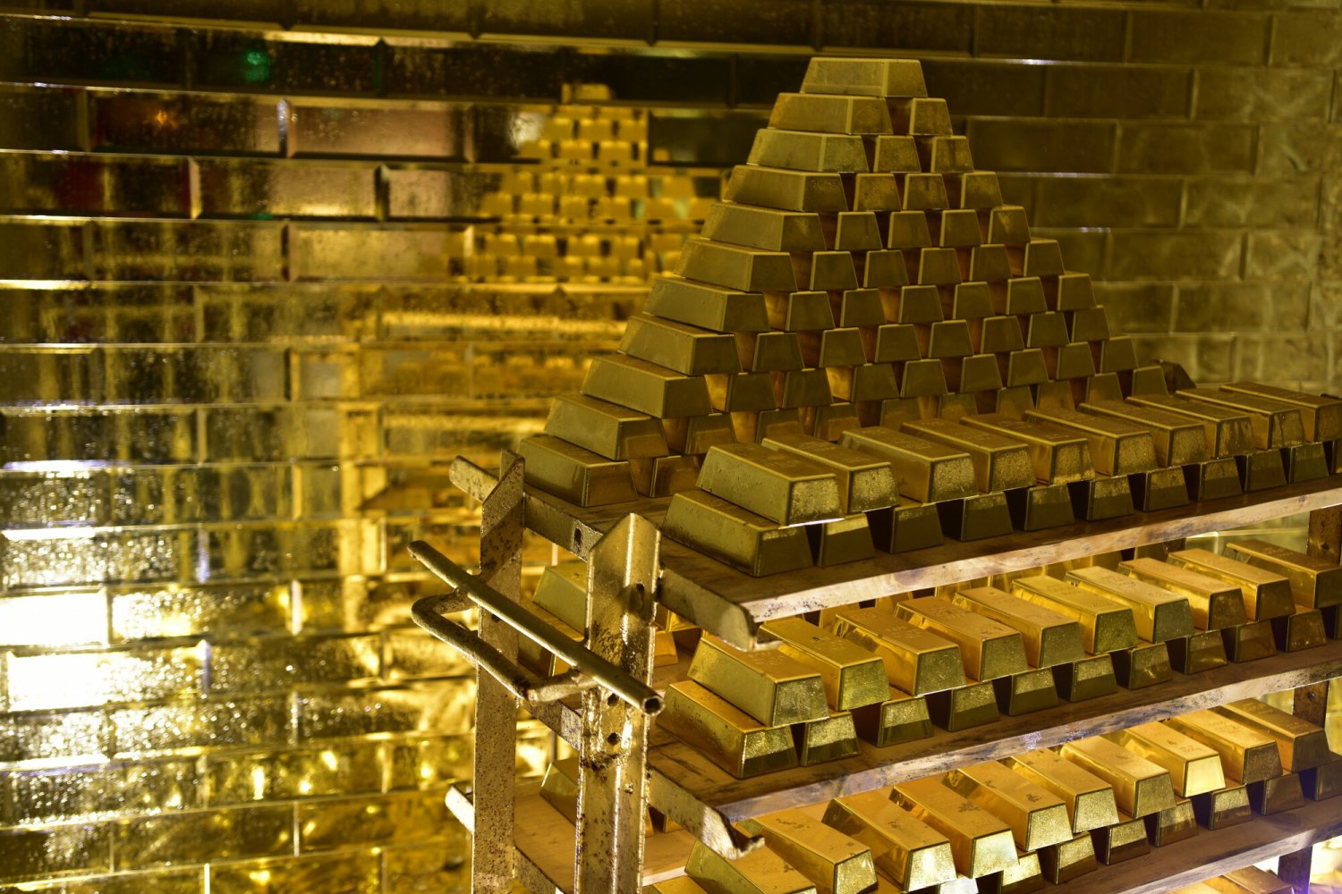 Czy warto inwestować w złoto?