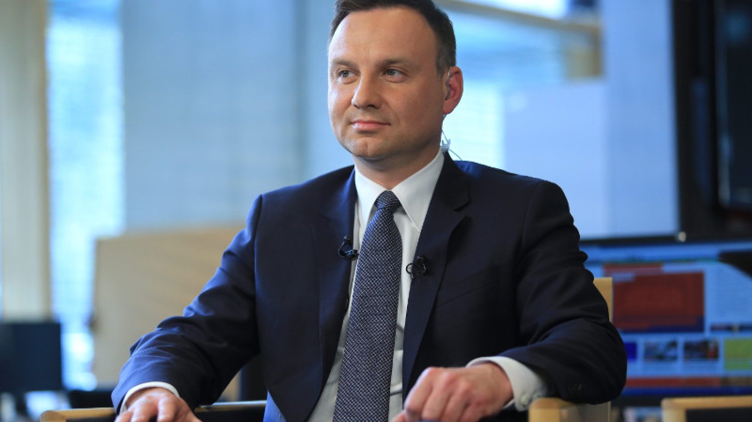Humaniści protestują pod kancelarią premiera. Andrzej  Duda chce pośredniczyć w rozmowach rządu z naukowcami.
