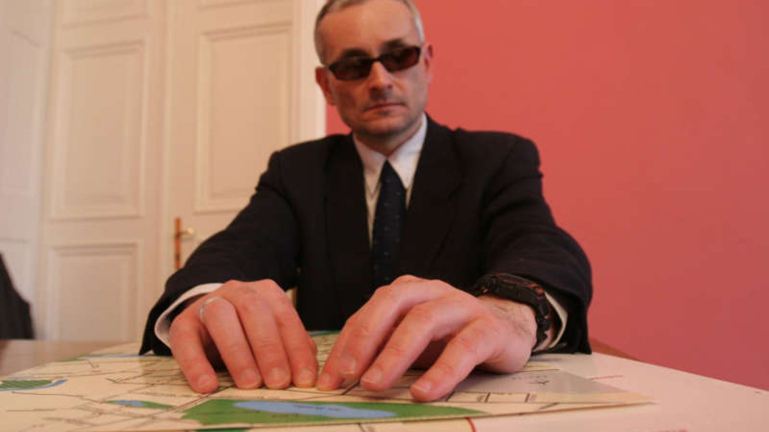 Niewidomi "zobaczą" mapę budynku dzięki polskim programistom. Wszystko za pomocą specjalnego telefonu