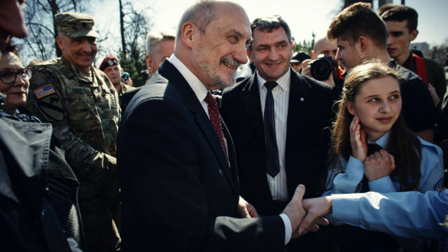 Antoni Macierewicz ma gest. W maju 2017 roku 44 tys. pracowników MON dostanie podwyżkę
