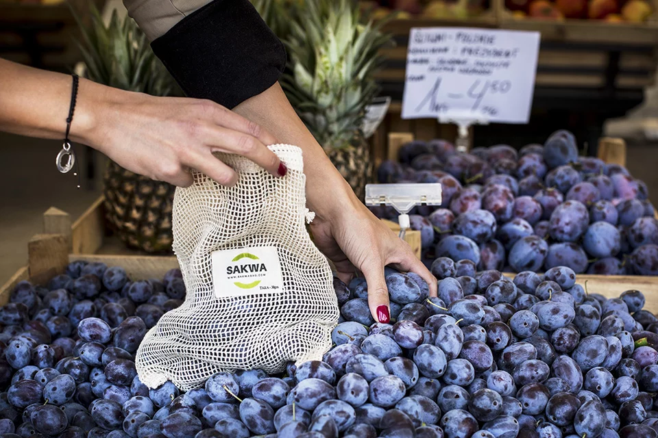 Woreczki wykonane są z naturalnego materiału, są zatem przewiewne i pozwalają umieszczonym w środku produktom "oddychać".