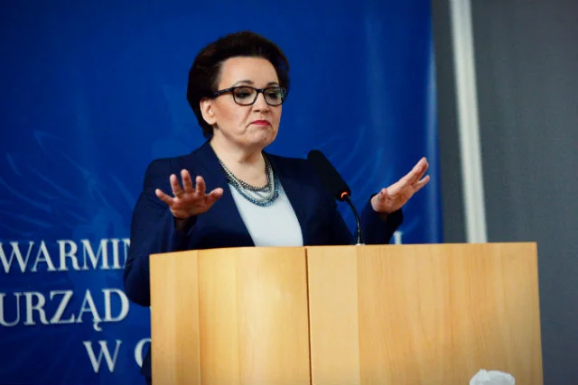 Obecnie na stole leży propozycja, w myśl której nauczycieli miałyby zostać powiązane ze średnią krajową (ok 4,6 tys. złotych brutto).