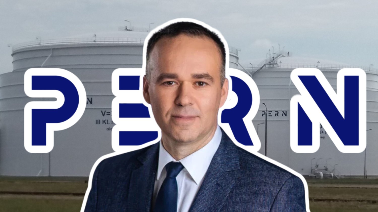 PERN inwestuje 40 mln zł w bazę paliw w Koluszkach. Bez zaplecza jesteśmy zdani na chaos Prezes firmy PERN. W tle Bazy paliw i logo PERN.