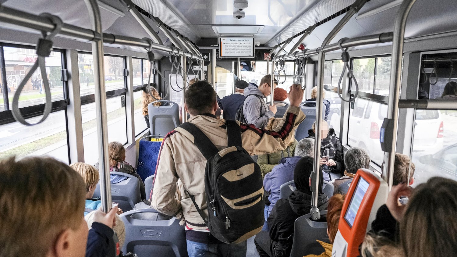 Pasażer wygrał w sądzie z przewoźnikiem. Otrzyma odszkodowanie za spóźnienie autobusu.