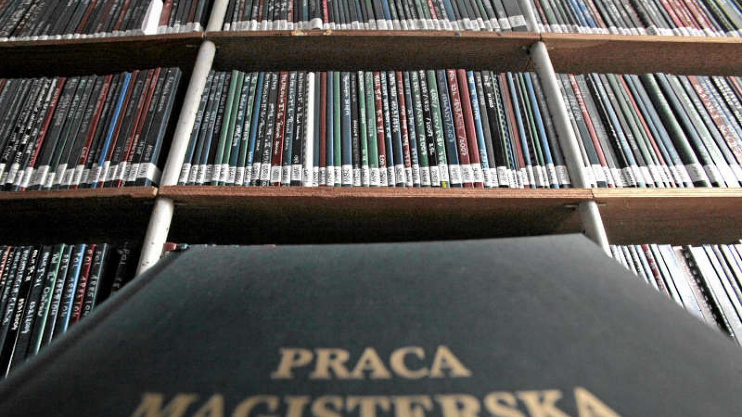 Rząd przeznaczy 100 mln zł na walkę z plagiatami. "Obecnie środowisko przymyka oczy"