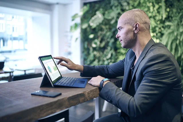 Surface Pro to narzędzie do wyzwań biznesowych i operacji kreatywnych.