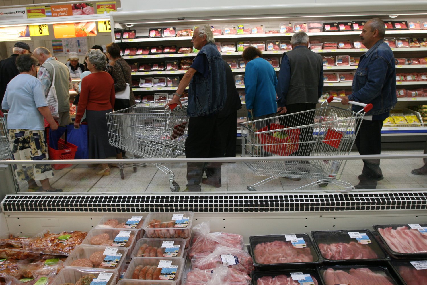 Tesco rozda niesprzedaną żywność pracownikom.