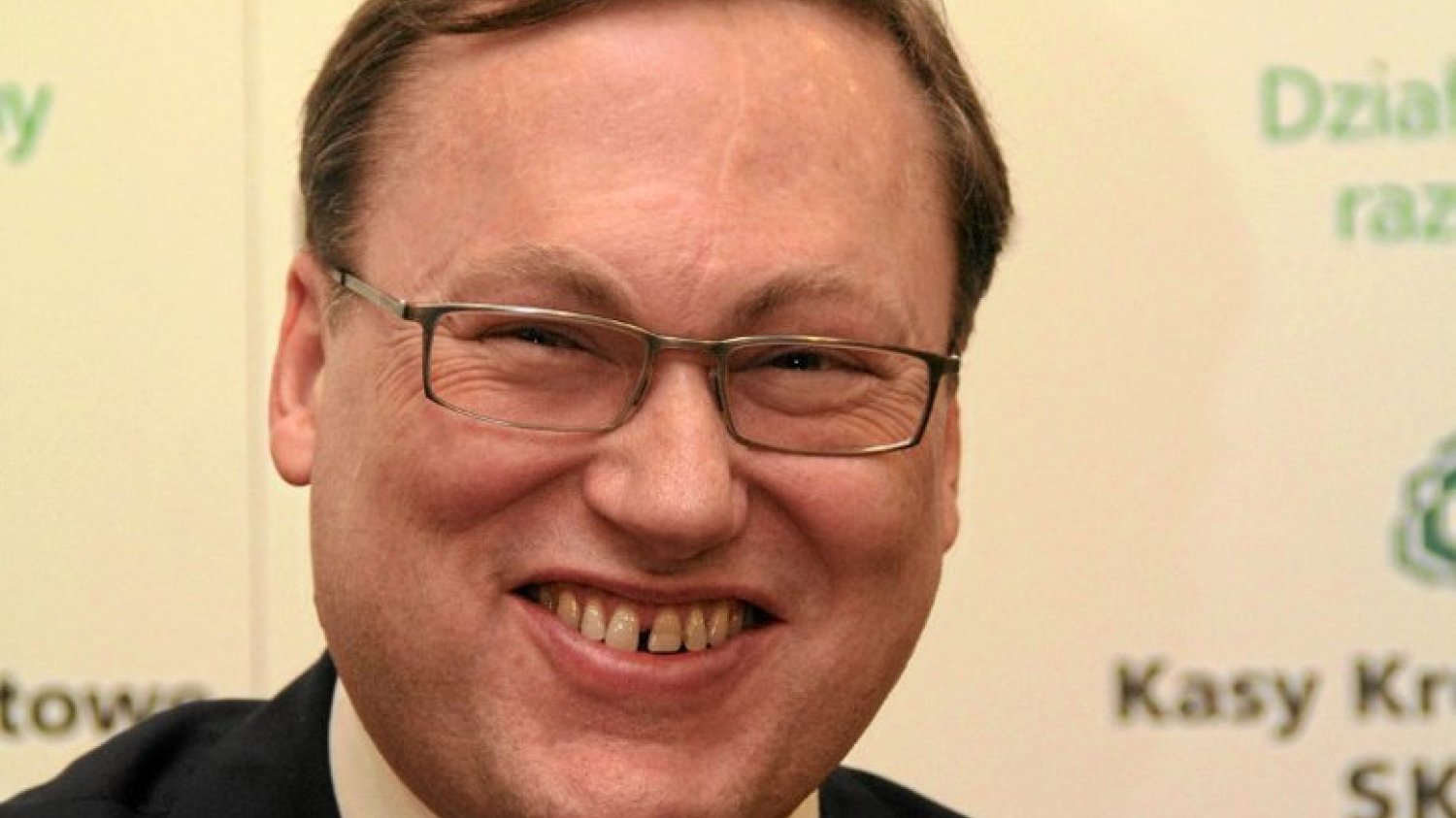 Grzegorz Bierecki, senator PiS i twórca SKOK-ów, zasiada w radzie nadzorczej agencji reklamowej Apella, jednego z udziałowców prawicowej grupy medialnej Fratria.